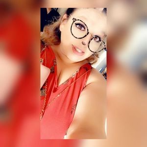 Meet your Posher, Yvette